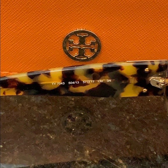 Tory Burch sunglasses - Picture 3 of 4